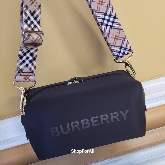 Burberry Pouch converted into to shoulder bag or cross body - Picture 12 of 13